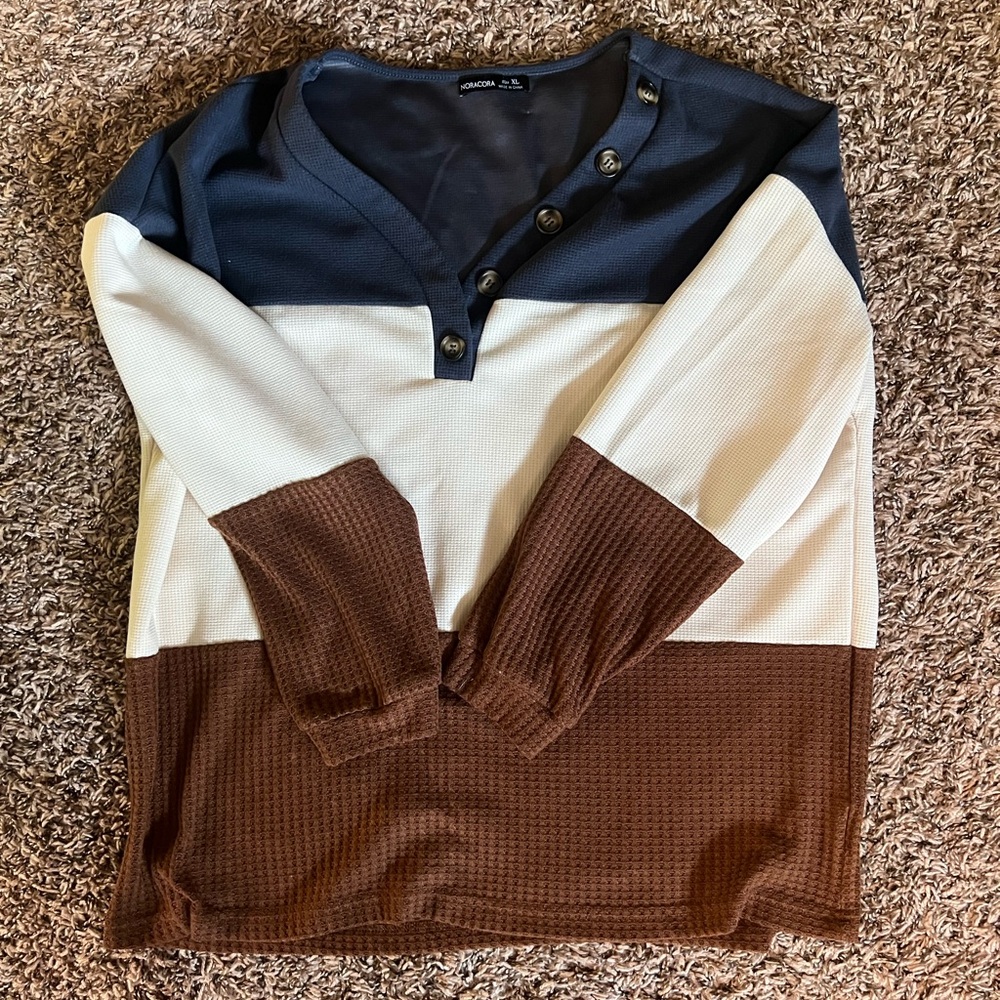 Color Block Button Detail Women's Top - Picture 5 of 6